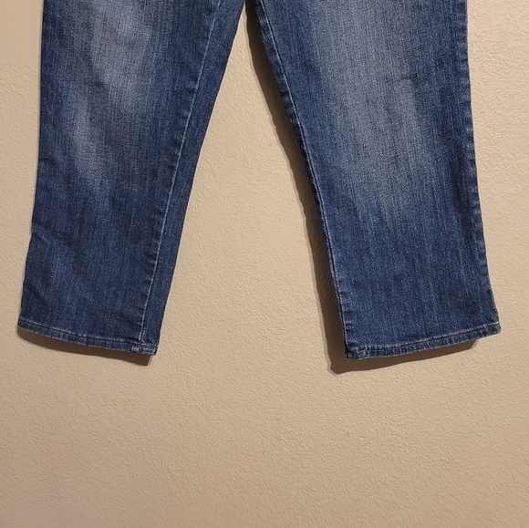 Levi's Bold Curve Cropped Jeans - Picture 14 of 16